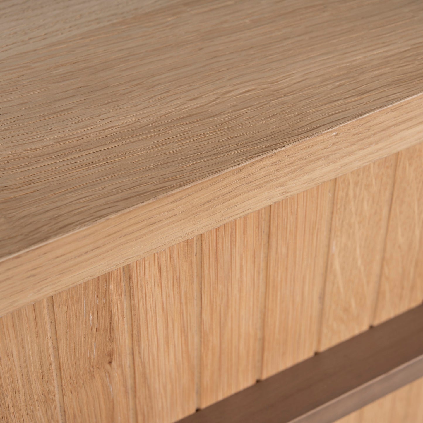 Cambrio Chest of 6 Drawers - Knotty Oak