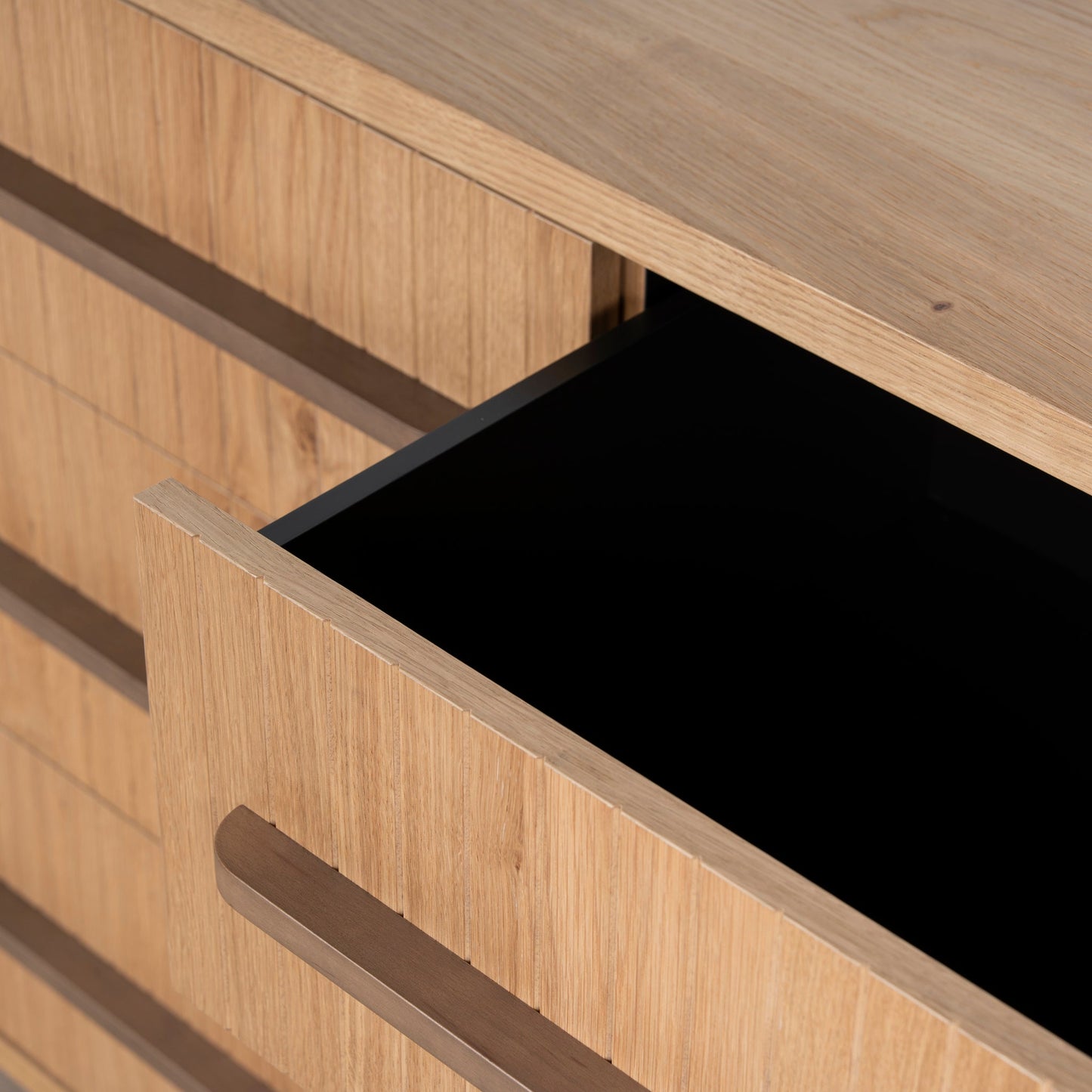 Cambrio Chest of 6 Drawers - Knotty Oak